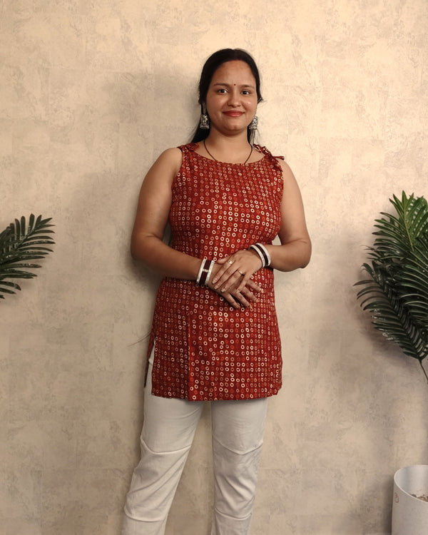 Rust Red Bandhani Ring Print Rayon Sleeveless Short Kurti